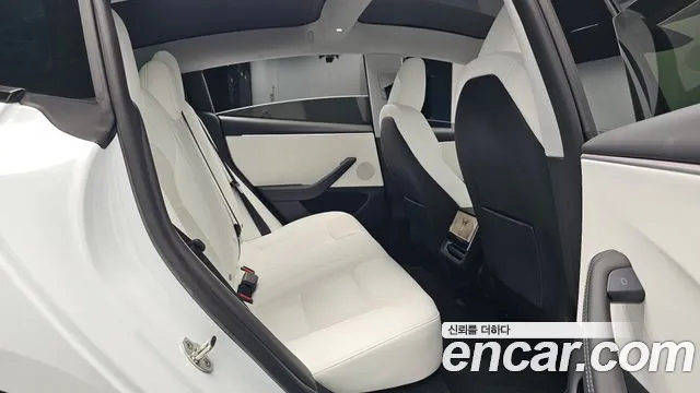 Tesla Model 3 — Фото автомобиля 17