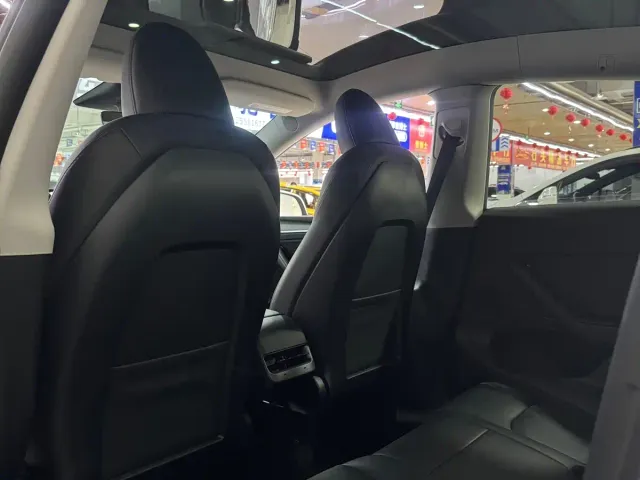 Tesla Model Y — Фото автомобиля 5