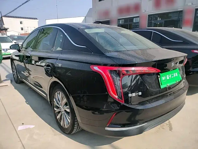 Hongqi E-QM5 — Фото автомобиля 4