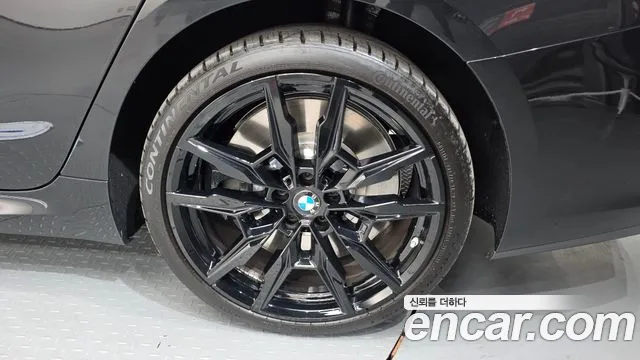 BMW 8 Series G15 — Фото автомобиля 6