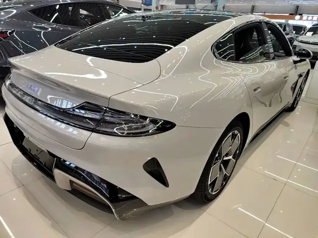 Xiaomi SU7 — Фото автомобиля 6