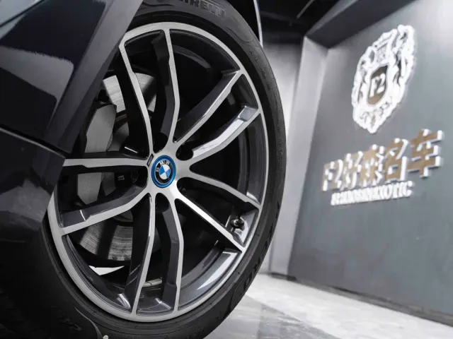 BMW 5 Series — Фото автомобиля 10
