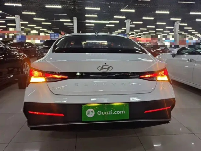 Hyundai Elantra — Фото автомобиля 5