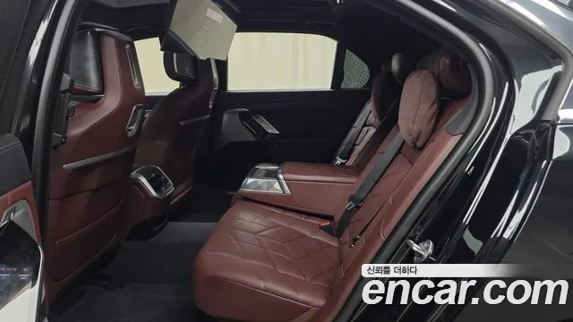 BMW 7 Series G70 — Фото автомобиля 16