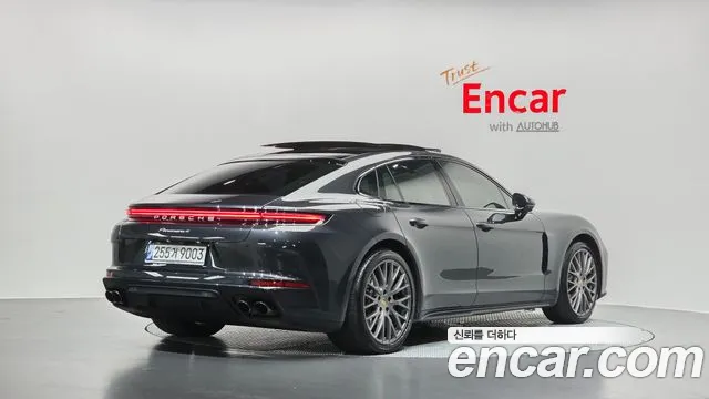Фотография автомобиля — Porsche Panamera 976