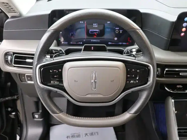 Lincoln Aviator — Фото автомобиля 14