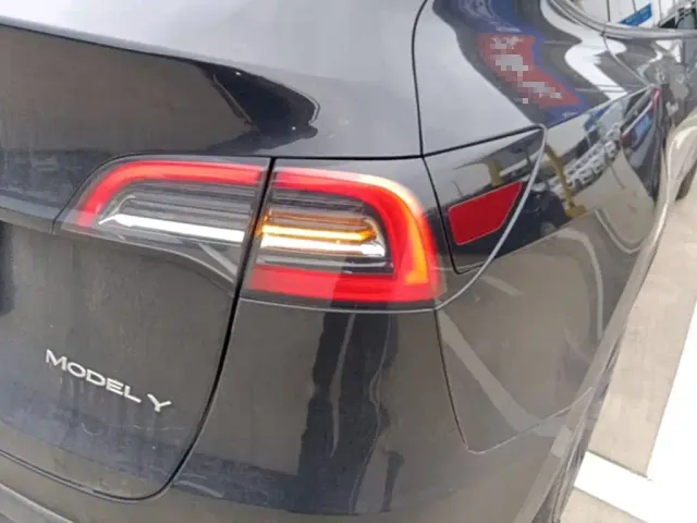 Tesla Model Y — Фото автомобиля 7