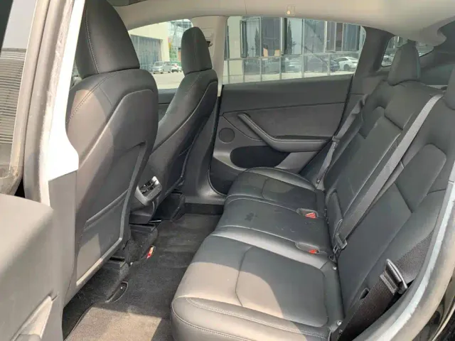 Tesla Model Y — Фото автомобиля 8