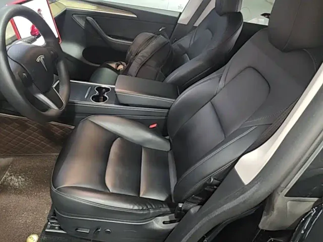 Tesla Model Y — Фото автомобиля 14