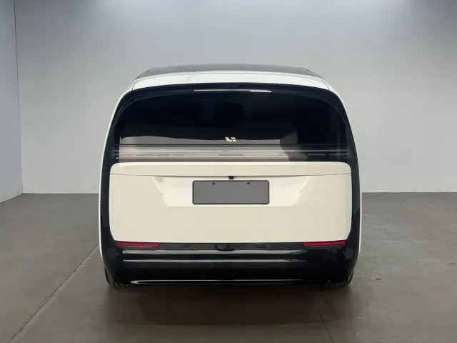 Li Auto MEGA — Фото автомобиля 6
