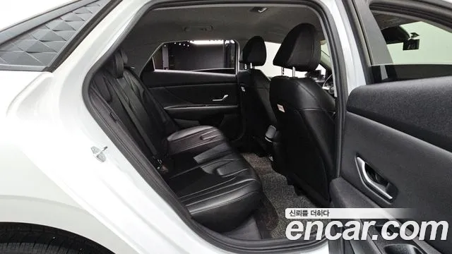 Hyundai AVANTE Новый Avante (CN7) — Фото автомобиля 12