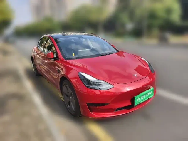 Tesla Model 3 — Фото автомобиля 3