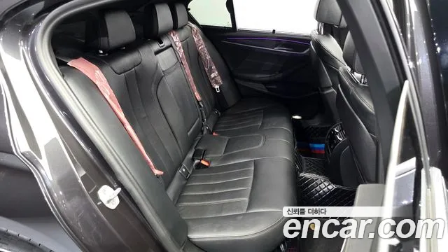BMW 5 Series G30 — Фото автомобиля 12