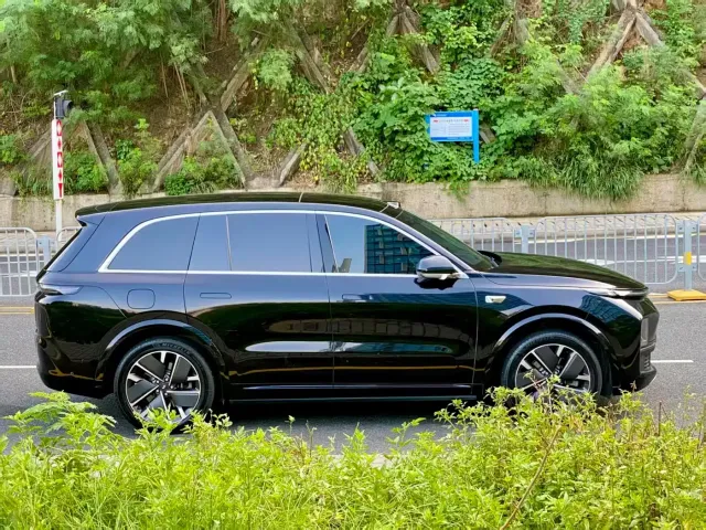 Li Auto L8 — Фото автомобиля 4