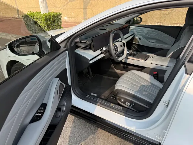 Geely Galaxy E8 — Фото автомобиля 9