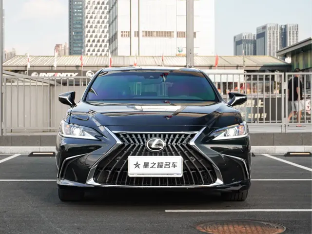 Lexus ES — Фото автомобиля 3