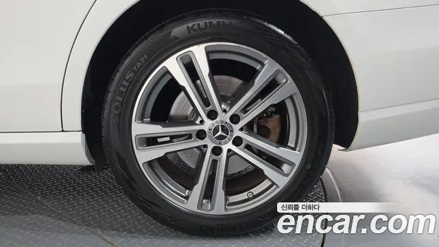Mercedes-Benz E-Class E-класс W213 E350 4MATIC Avantgarde — Фото автомобиля 19