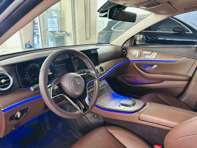 Mercedes-Benz E-Class — Фото автомобиля 5