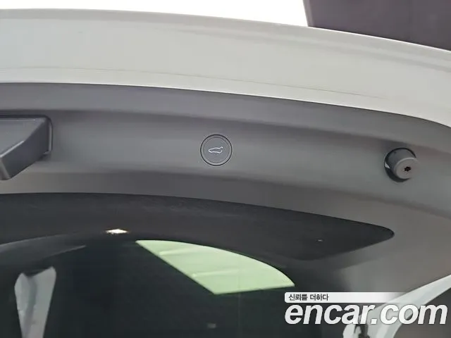 Tesla Model Y — Фото автомобиля 20