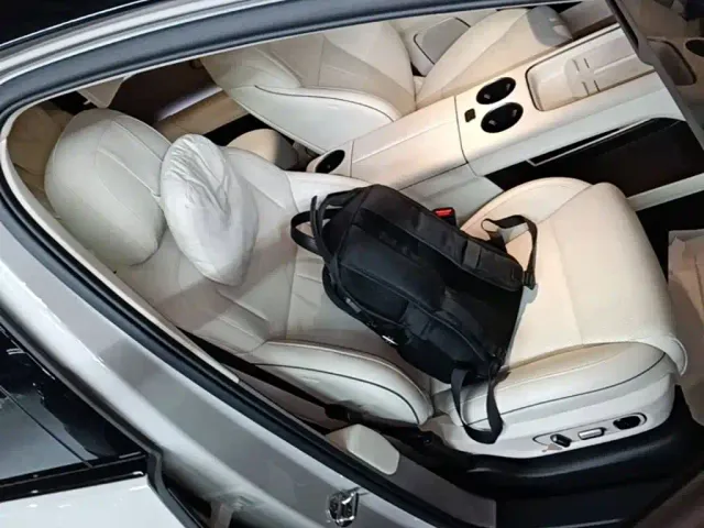 Li Auto i8 — Фото автомобиля 24