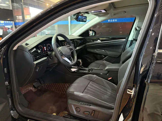 Volkswagen Passat — Фото автомобиля 7