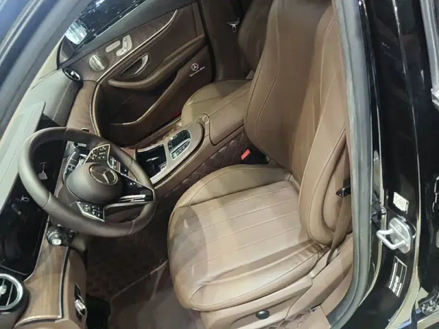 Mercedes-Benz E-Class — Фото автомобиля 14