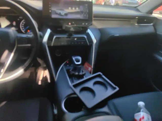 Toyota Venza 2023 2.5L Smart Hybrid FWD Luxury — Фото автомобиля 16