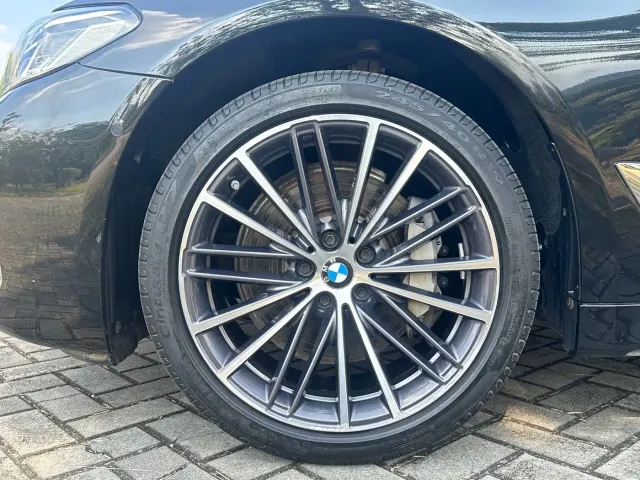 BMW 5 Series — Фото автомобиля 20