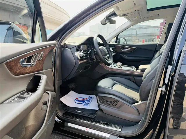 Audi Q7 — Фото автомобиля 6