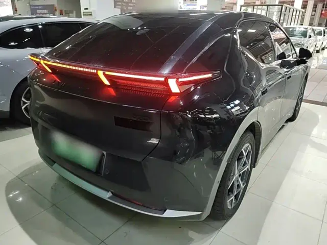 Lynk & Co Z20 — Фото автомобиля 6
