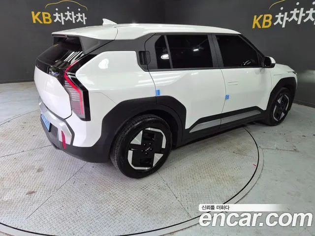Kia EV3 Long Range 2WD — Фото автомобиля 2
