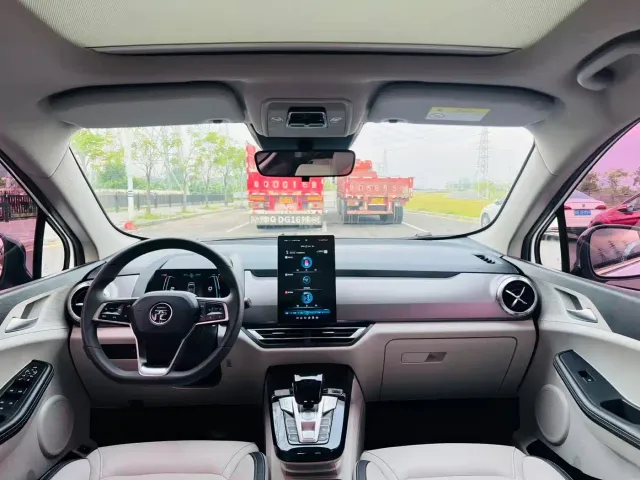 BYD Yuan Pro — Фото автомобиля 9
