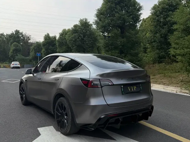 Tesla Model Y — Фото автомобиля 9