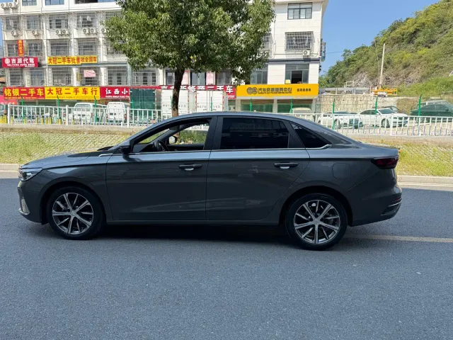 Geely Emgrand — Фото автомобиля 10
