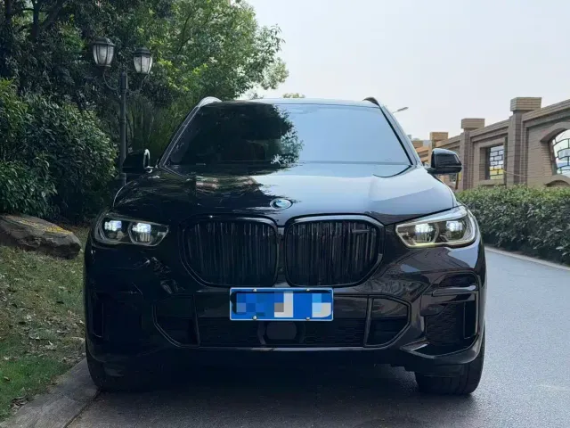Фотография автомобиля — BMW X5