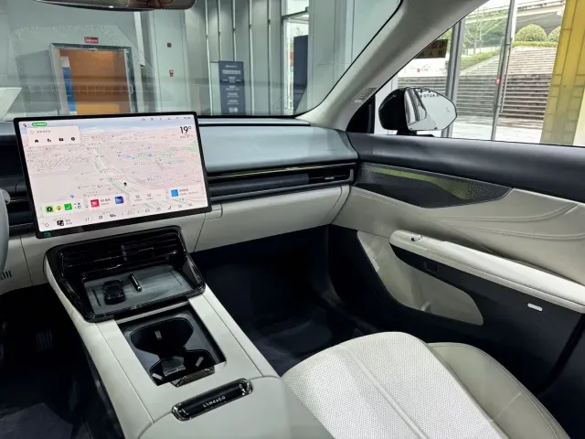 Lynk & Co 07 EM-P — Фото автомобиля 13