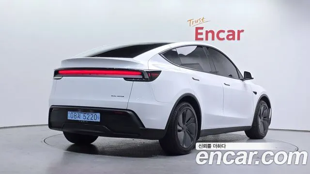 Tesla Model Y — Фото автомобиля 2
