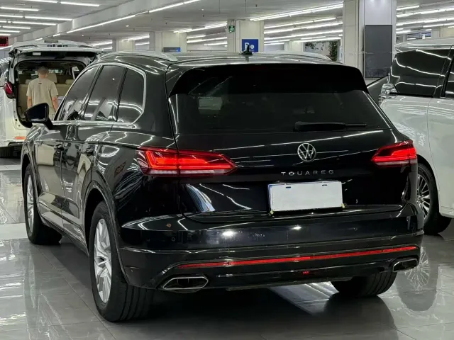 Volkswagen Touareg — Фото автомобиля 9