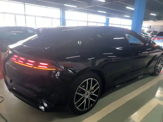 Denza Z9GT — Фото автомобиля 6