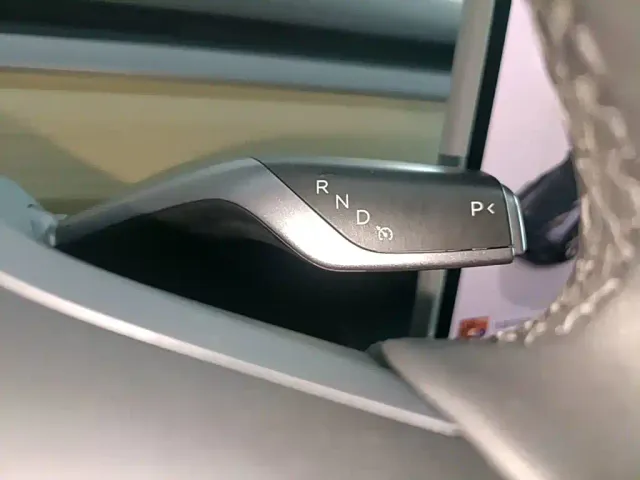 Tesla Model Y — Фото автомобиля 13