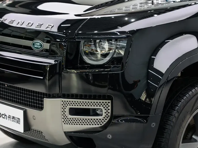 Land Rover Defender — Фото автомобиля 8