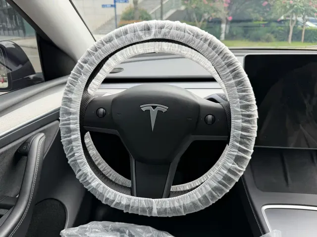 Tesla Model Y — Фото автомобиля 17