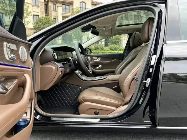 Mercedes-Benz E-Class — Фото автомобиля 4