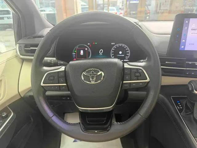 Toyota Sienna — Фото автомобиля 11