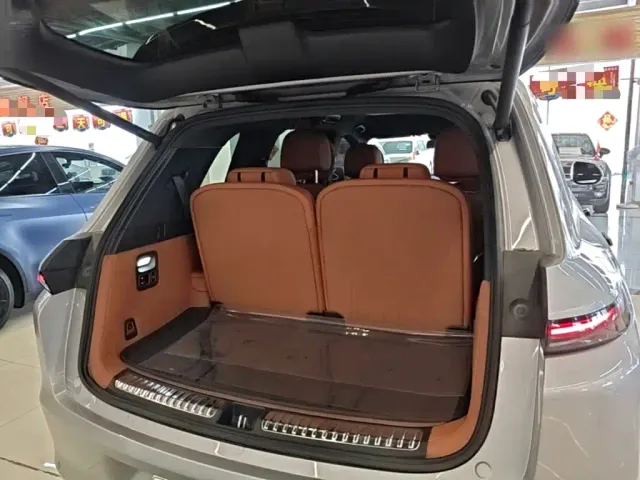 Li Auto L8 — Фото автомобиля 18