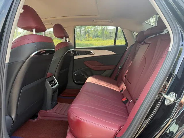 Hongqi H5 — Фото автомобиля 10