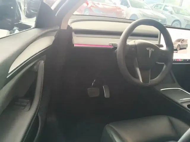 Tesla Model Y — Фото автомобиля 15