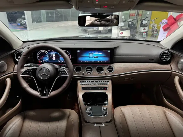 Mercedes-Benz E-Class — Фото автомобиля 5