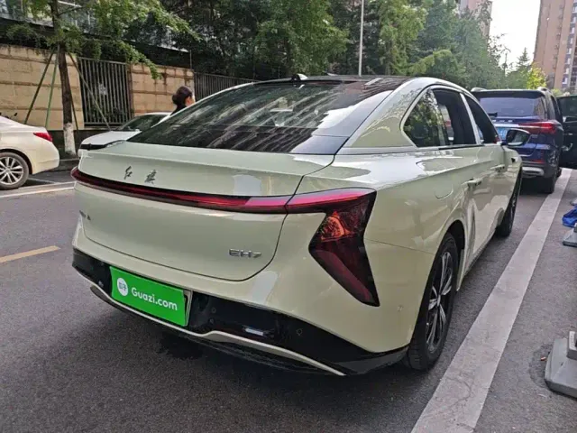 Hongqi EH7 — Фото автомобиля 6