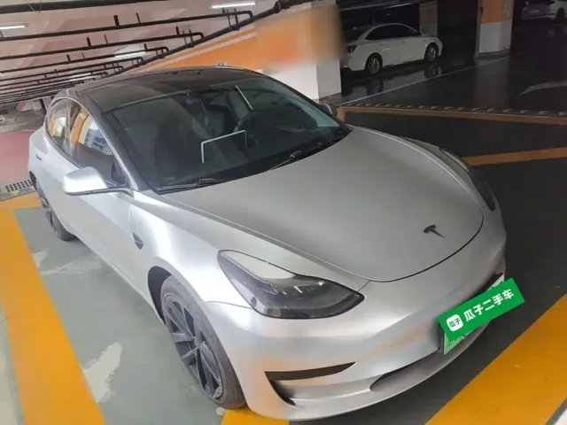 Tesla Model 3 — Фото автомобиля 22
